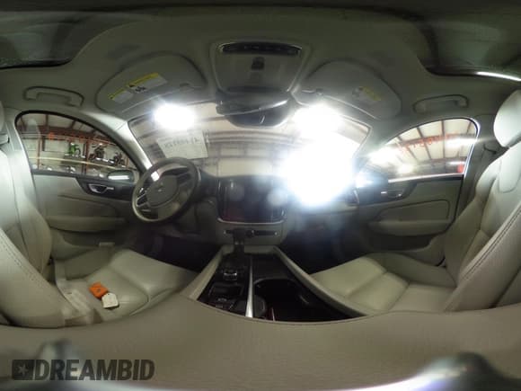 ✅ 2022 Volvo V60 • VIN: YV4102WK7N2092046 • Lot: 41405128. Wystawiony na IAAI z przebiegiem 37 785 mil. Bezpłatny archiwum sprzedaży aukcyjnych z USA i szczegółowy raport historii pojazdu na DreamBid. Zdjęcie 18.