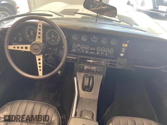 ✅ 1973 Jaguar E-Type • VIN: 1S21XXX • Lot: 63034995. Wystawiony na Copart z przebiegiem 33 118 mil. Bezpłatny archiwum sprzedaży aukcyjnych z USA i szczegółowy raport historii pojazdu na DreamBid. Zdjęcie 9.