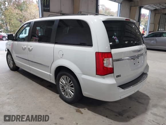 ✅ 2015 Chrysler Town & Country Touring L • VIN: 2C4RC1CG9FR619949 • Lot: 43549052. Listed on IAAI with 69,904 mi. Free auction sales archive from the USA and detailed vehicle history report at DreamBid. Image 3.