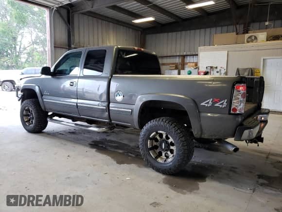 1999 Chevrolet Silverado 2500 LS z VIN 1GCGK29U7XE183016, wystawiony jako Copart lot #54603234 z przebiegiem 198 885 mil mil oraz Szkoda całkowita • Salvage title. Historia ofert i sprzedaży dostępna na DreamBid. Obrazek 2.