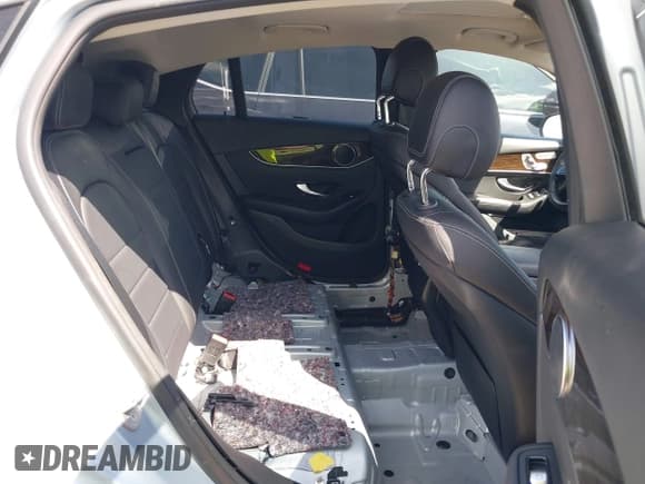 ✅ 2018 Mercedes-Benz GLC 300 • VIN: WDC0J4KB5JF448682 • Lot: 42518285. Wystawiony na IAAI z przebiegiem 35 244 mil. Bezpłatny archiwum sprzedaży aukcyjnych z USA i szczegółowy raport historii pojazdu na DreamBid. Zdjęcie 8.