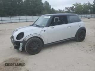 2011 MINI Hardtop S with VIN WMWSV3C5XBTY21172, listed as a Copart auction lot 61987915 with 138,640 mi miles and Salvage title. Bid and sale history available at DreamBid. Image 1.