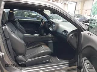 ✅ 2017 Dodge Challenger SXT Plus • VIN: 2C3CDZAG5HH535967 • Lot: 42933325. Wystawiony na IAAI z przebiegiem 165 260 mil. Bezpłatny archiwum sprzedaży aukcyjnych z USA i szczegółowy raport historii pojazdu na DreamBid. Zdjęcie 5.