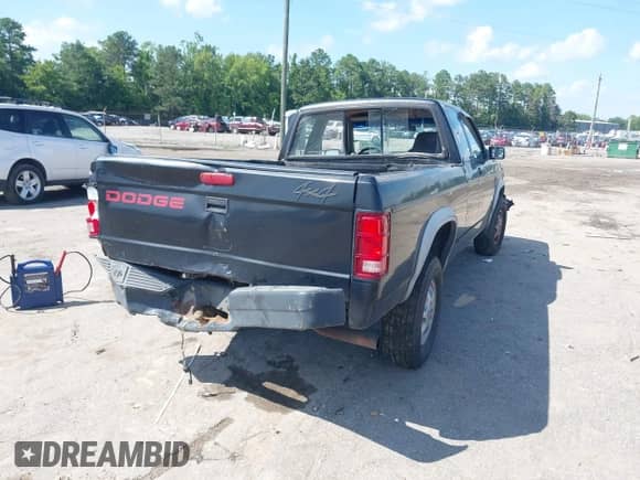 1994 Dodge Dakota с VIN 1B7GG23X0RS512065, выставлен на аукционе IAAI как лот 42641770 с пробегом 194 671 миль миль и . История ставок и продаж доступна на DreamBid. Изображение 4.