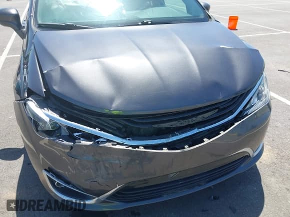 ✅ 2018 Chrysler Pacifica Hybrid Touring L • VIN: 2C4RC1L71JR129532 • Lot: 42064129. Listed on IAAI with 129,665 mi. Free auction sales archive from the USA and detailed vehicle history report at DreamBid. Image 6.