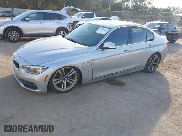 ✅ 2017 BMW 3 Series 330e • VIN: WBA8E1C31HA029655 • Lot: 43720229. Listed on IAAI with 96,416 mi. Free auction sales archive from the USA and detailed vehicle history report at DreamBid. Image 2.
