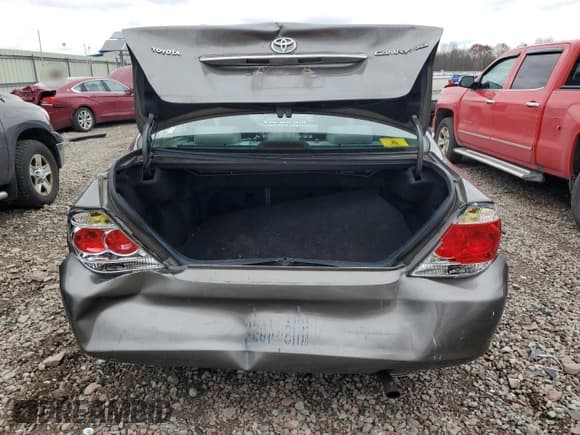 ✅ 2005 Toyota Camry LE • VIN: 4T1BE30K35U547577 • Lot: 93272735. Wystawiony na Copart z przebiegiem 235 351 mil. Bezpłatny archiwum sprzedaży aukcyjnych z USA i szczegółowy raport historii pojazdu na DreamBid. Zdjęcie 6.
