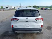 ✅ 2022 Ford Escape SE • VIN: 1FMCU9G63NUA65601 • Lot: 43060001. Wystawiony na IAAI z przebiegiem 62 985 mil. Bezpłatny archiwum sprzedaży aukcyjnych z USA i szczegółowy raport historii pojazdu na DreamBid. Zdjęcie 16.