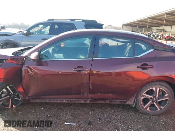 ✅ 2024 Nissan Sentra SV • VIN: 3N1AB8CV3RY253310 • Lot: 43708488. Wystawiony na IAAI z przebiegiem Nie podano. Bezpłatny archiwum sprzedaży aukcyjnych z USA i szczegółowy raport historii pojazdu na DreamBid. Zdjęcie 13.