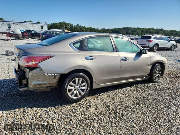 2015 Nissan Altima S with VIN 1N4AL3AP2FN302965, listed as a Copart auction lot 80030425 with 233,969 mi miles and Salvage title. Bid and sale history available at DreamBid. Image 3.