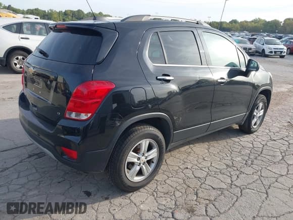 ✅ 2020 Chevrolet Trax LT • VIN: KL7CJPSBXLB044126 • Lot: 43350705. Wystawiony na IAAI z przebiegiem 111 439 mil. Bezpłatny archiwum sprzedaży aukcyjnych z USA i szczegółowy raport historii pojazdu na DreamBid. Zdjęcie 4.