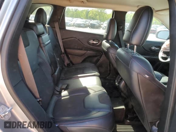 ✅ 2016 Jeep Cherokee Trailhawk • VIN: 1C4PJMBB5GW188426 • Lot: 52907445. Listed on Copart with 115,225 mi. Free auction sales archive from the USA and detailed vehicle history report at DreamBid. Image 11.