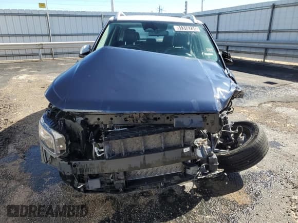 ✅ 2023 Hyundai Venue Limited • VIN: KMHRC8A32PU238419 • Lot: 81310734. Listed on Copart with 17,554 mi. Free auction sales archive from the USA and detailed vehicle history report at DreamBid. Image 5.