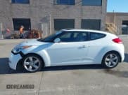 ✅ 2014 Hyundai Veloster • VIN: KMHTC6AD7EU186009 • Lot: 41346821. Wystawiony na IAAI z przebiegiem 59 185 mil. Bezpłatny archiwum sprzedaży aukcyjnych z USA i szczegółowy raport historii pojazdu na DreamBid. Zdjęcie 14.