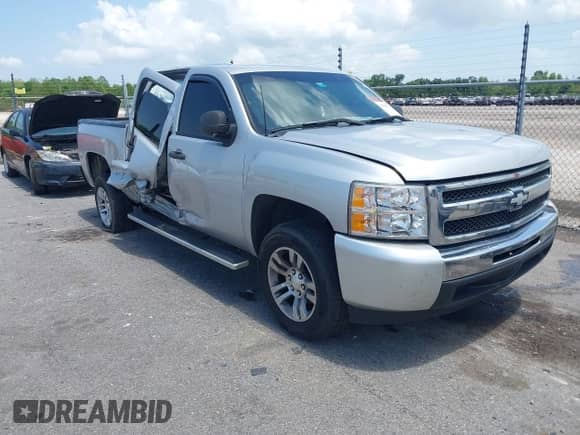 2010 Chevrolet Silverado 1500 LT z VIN 3GCRCSEA9AG128326, wystawiony jako IAAI lot #42541701 z przebiegiem 226 403 mil mil oraz . Historia ofert i sprzedaży dostępna na DreamBid. Obrazek 1.
