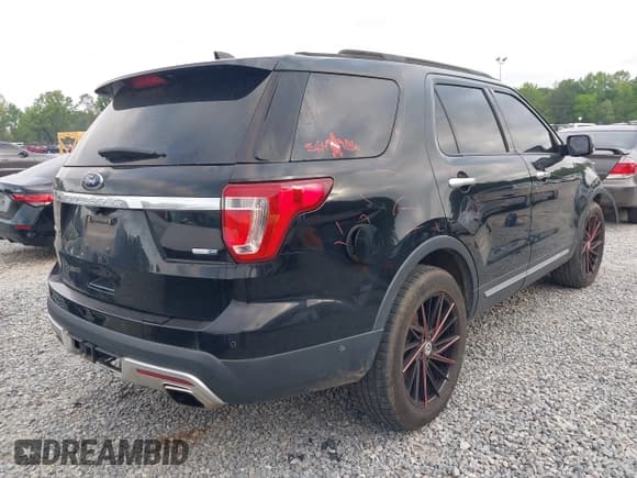 ✅ 2017 Ford Explorer Platinum • VIN: 1FM5K8HT9HGE09190 • Lot: 42034487. Wystawiony na IAAI z przebiegiem 142 629 mil. Bezpłatny archiwum sprzedaży aukcyjnych z USA i szczegółowy raport historii pojazdu na DreamBid. Zdjęcie 4.