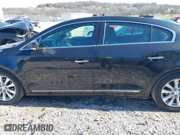 ✅ 2015 Buick LaCrosse Leather • VIN: 1G4GB5GR1FF152977 • Lot: 41791558. Wystawiony na IAAI z przebiegiem 115 589 mil. Bezpłatny archiwum sprzedaży aukcyjnych z USA i szczegółowy raport historii pojazdu na DreamBid. Zdjęcie 14.