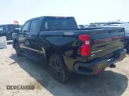 ✅ 2022 Chevrolet Silverado 1500 LT Trail Boss • VIN: 3GCUDFEDXNG683090 • Lot: 42410056. Wystawiony na IAAI z przebiegiem 62 524 mil. Bezpłatny archiwum sprzedaży aukcyjnych z USA i szczegółowy raport historii pojazdu na DreamBid. Zdjęcie 3.