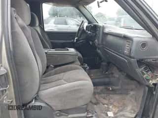 ✅ 1999 Chevrolet Silverado 2500 LS • VIN: 1GCGC29UXXE221514 • Lot: 40267009. Wystawiony na IAAI z przebiegiem Nie podano. Bezpłatny archiwum sprzedaży aukcyjnych z USA i szczegółowy raport historii pojazdu na DreamBid. Zdjęcie 5.