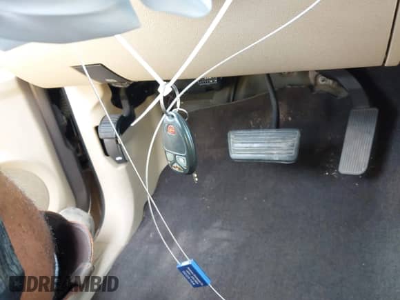 2008 Chevrolet Silverado 1500 1LT z VIN 2GCEC19J481298955, wystawiony jako IAAI lot #43246623 z przebiegiem 152 808 mil mil oraz . Historia ofert i sprzedaży dostępna na DreamBid. Obrazek 11.