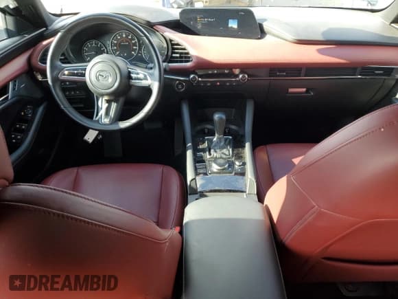 ✅ 2021 Mazda 3 Premium Plus • VIN: JM1BPBNY6M1401731 • Lot: 85414255. Wystawiony na Copart z przebiegiem 24 898 mil. Bezpłatny archiwum sprzedaży aukcyjnych z USA i szczegółowy raport historii pojazdu na DreamBid. Zdjęcie 8.