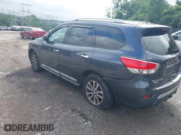 ✅ 2014 Nissan Pathfinder SV • VIN: 5N1AR2MM6EC650715 • Lot: 42716719. Listed on IAAI with 238,036 mi. Free auction sales archive from the USA and detailed vehicle history report at DreamBid. Image 3.