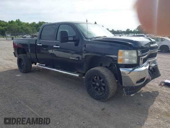 ✅ 2011 Chevrolet Silverado 2500HD LTZ • VIN: 1GC1KYC87BF210545 • Lot: 42316200. Listed on IAAI with 194,310 mi. Free auction sales archive from the USA and detailed vehicle history report at DreamBid. Image 1.