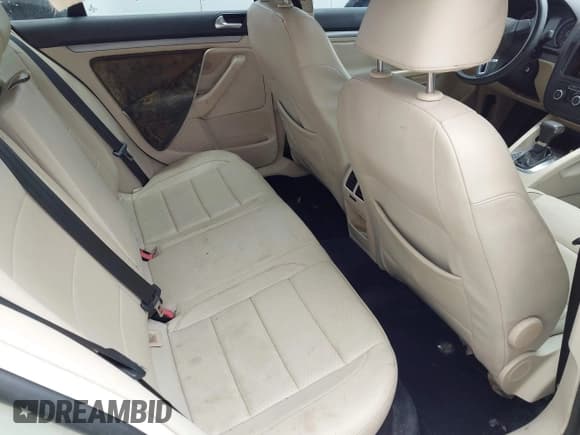 ✅ 2010 Volkswagen Jetta Limited Edition • VIN: 3VWRZ7AJ3AM166408 • Lot: 42631444. Listed on IAAI with 259,729 mi. Free auction sales archive from the USA and detailed vehicle history report at DreamBid. Image 8.