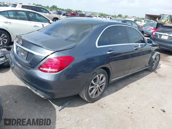 ✅ 2015 Mercedes-Benz C 300 Luxury • VIN: 55SWF4KB2FU044556 • Лот: 42449363. Опубликован ранее на IAAI с пробегом 87 191 миль. Бесплатный доступ к архиву аукционных продаж из США и подробный отчёт об истории автомобиля на DreamBid. Изображение 4.