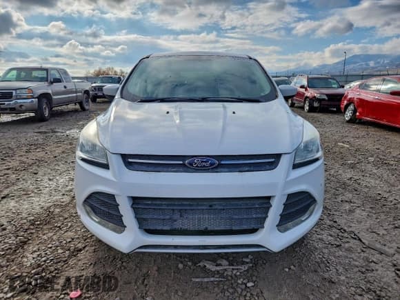 ✅ 2016 Ford Escape SE • VIN: 1FMCU9GXXGUA85601 • Lot: 95466195. Wystawiony na Copart z przebiegiem 132 930 mil. Bezpłatny archiwum sprzedaży aukcyjnych z USA i szczegółowy raport historii pojazdu na DreamBid. Zdjęcie 5.