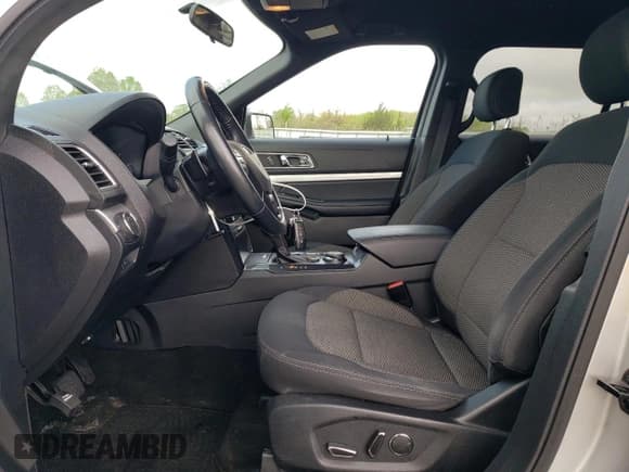 ✅ 2017 Ford Explorer XLT • VIN: 1FM5K8D8XHGD37787 • Lot: 55791645. Wystawiony na Copart z przebiegiem 92 896 mil. Bezpłatny archiwum sprzedaży aukcyjnych z USA i szczegółowy raport historii pojazdu na DreamBid. Zdjęcie 7.