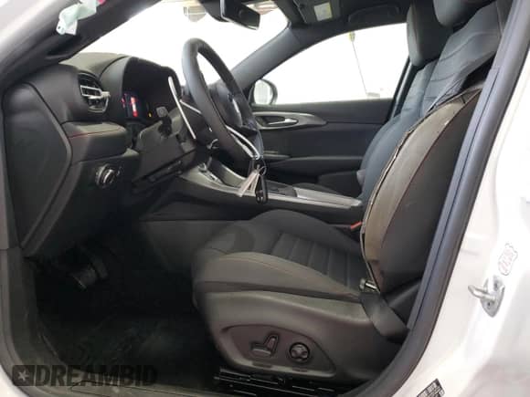 2024 Dodge Hornet R/T z VIN ZACPDFCW2R3A28905, wystawiony jako Copart lot #73383364 z przebiegiem 7 097 mil mil oraz Czysty tytuł • Clean title. Historia ofert i sprzedaży dostępna na DreamBid. Obrazek 7.