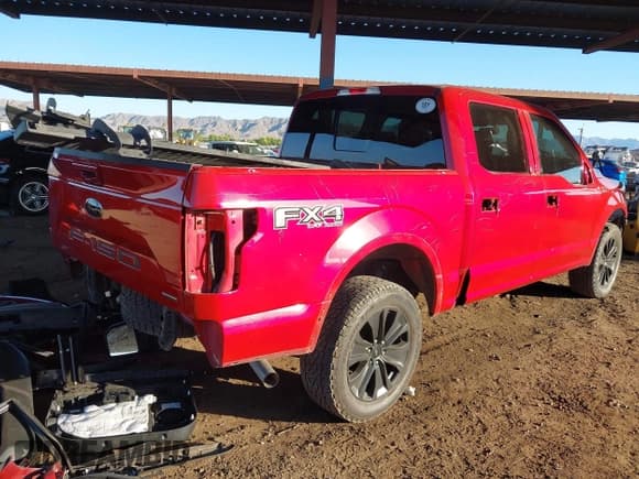 ✅ 2020 Ford F-150 XL • VIN: 1FTEW1E47LFC23482 • Lot: 42526426. Wystawiony na IAAI z przebiegiem 69 456 mil. Bezpłatny archiwum sprzedaży aukcyjnych z USA i szczegółowy raport historii pojazdu na DreamBid. Zdjęcie 4.