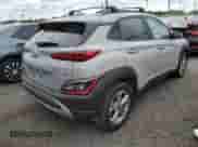 2023 Hyundai Kona SEL z VIN KM8K6CAB5PU956405, wystawiony jako Copart lot #49051073 z przebiegiem 4 058 mil mil oraz . Historia ofert i sprzedaży dostępna na DreamBid. Obrazek 3.