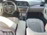 2016 Hyundai Sonata SE с VIN 5NPE24AF0GH408263, выставлен на аукционе Copart как лот 91452305 с пробегом 127 242 миль миль и Списание • Salvage title. История ставок и продаж доступна на DreamBid. Изображение 8.