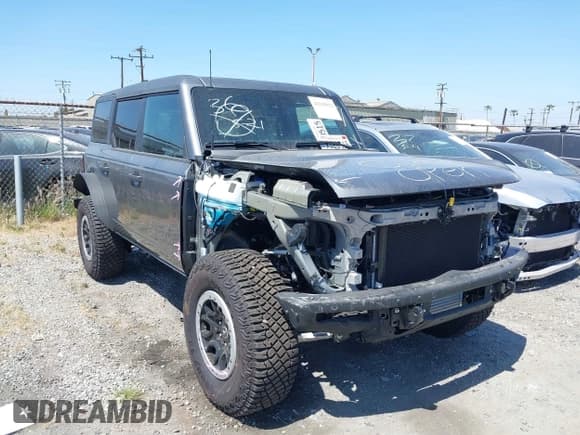 ✅ 2024 Ford Bronco Badlands • VIN: 1FMEE9BP9RLB31294 • Lot: 42115923. Listed on IAAI with 1,675 mi. Free auction sales archive from the USA and detailed vehicle history report at DreamBid. Image 1.
