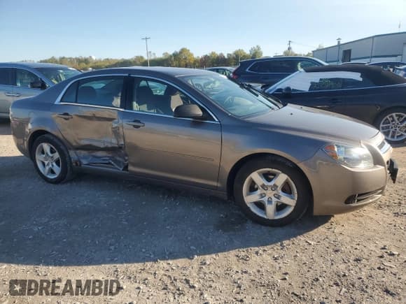 ✅ 2011 Chevrolet Malibu 1LS • VIN: 1G1ZB5E18BF111890 • Lot: 75464594. Listed on Copart with 92,063 mi. Free auction sales archive from the USA and detailed vehicle history report at DreamBid. Image 4.