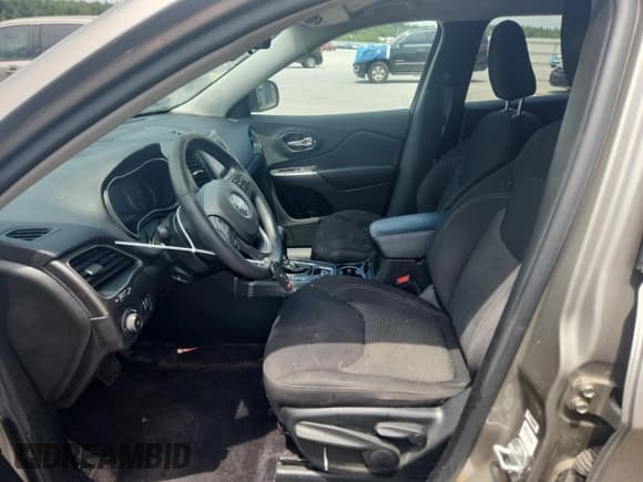 ✅ 2019 Jeep Cherokee Latitude • VIN: 1C4PJLCX0KD131785 • Лот: 67344605. Опубликован ранее на Copart с пробегом 79 051 миль. Бесплатный доступ к архиву аукционных продаж из США и подробный отчёт об истории автомобиля на DreamBid. Изображение 7.