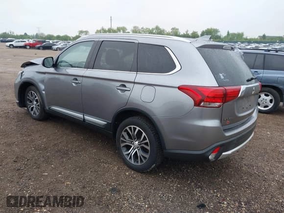 ✅ 2018 Mitsubishi Outlander SE • VIN: JA4AD3A35JZ064058 • Lot: 42311265. Listed on IAAI with 79,291 mi. Free auction sales archive from the USA and detailed vehicle history report at DreamBid. Image 3.