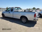 ✅ 2004 Ford F-150 XL • VIN: 2FTRX17W84CA55796 • Лот: 69325065. Опубликован ранее на Copart с пробегом 374 888 миль. Бесплатный доступ к архиву аукционных продаж из США и подробный отчёт об истории автомобиля на DreamBid. Изображение 2.