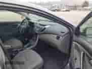 2014 Hyundai Elantra SE z VIN 5NPDH4AE5EH474595, wystawiony jako IAAI lot #43383354 z przebiegiem 112 394 mil mil oraz . Historia ofert i sprzedaży dostępna na DreamBid. Obrazek 5.