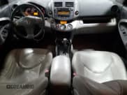 ✅ 2009 Toyota RAV4 Limited • VIN: JTMZK31V09D002169 • Lot: 72034575. Wystawiony na Copart z przebiegiem 231 457 mil. Bezpłatny archiwum sprzedaży aukcyjnych z USA i szczegółowy raport historii pojazdu na DreamBid. Zdjęcie 8.