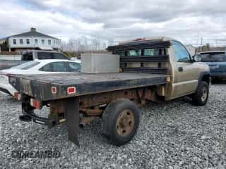 2004 Chevrolet Silverado 2500 z VIN 1GBHC24U54E379612, wystawiony jako Copart lot #52438365 z przebiegiem 109 909 mil mil oraz Czysty tytuł • Clean title. Historia ofert i sprzedaży dostępna na DreamBid. Obrazek 3.