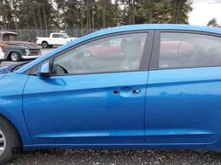 2018 Hyundai Elantra SE z VIN KMHD74LF7JU472903, wystawiony jako IAAI lot #43534979 z przebiegiem 41 692 mil mil oraz . Historia ofert i sprzedaży dostępna na DreamBid. Obrazek 6.