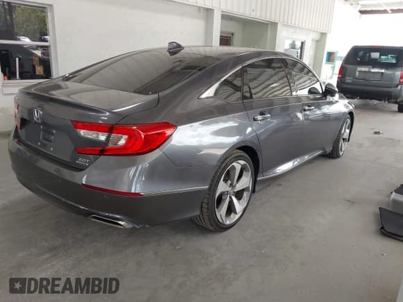 ✅ 2018 Honda Accord Touring • VIN: 1HGCV2F97JA017438 • Lot: 43290722. Wystawiony na IAAI z przebiegiem 28 777 mil. Bezpłatny archiwum sprzedaży aukcyjnych z USA i szczegółowy raport historii pojazdu na DreamBid. Zdjęcie 4.