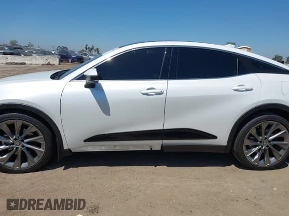 ✅ 2024 Toyota Crown XLE • VIN: JTDAAAAF2R3027013 • Lot: 42226856. Wystawiony na IAAI z przebiegiem 26 393 mil. Bezpłatny archiwum sprzedaży aukcyjnych z USA i szczegółowy raport historii pojazdu na DreamBid. Zdjęcie 15.