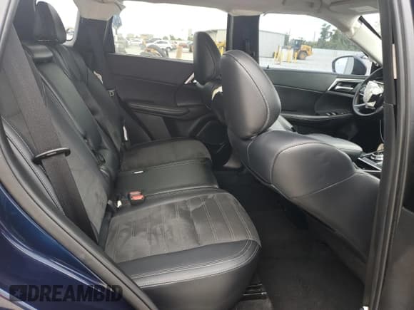 ✅ 2023 Mitsubishi Outlander SE • VIN: JA4J3UA85PZ058273 • Lot: 70292795. Wystawiony na Copart z przebiegiem 45 501 mil. Bezpłatny archiwum sprzedaży aukcyjnych z USA i szczegółowy raport historii pojazdu na DreamBid. Zdjęcie 11.