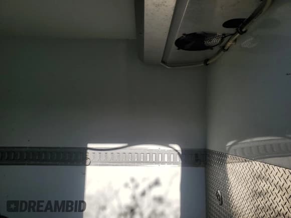 ✅ 2017 Freightliner Sprinter Cargo • VIN: WDYPF0CD1HP387242 • Lot: 84517624. Wystawiony na Copart z przebiegiem 232 062 mil. Bezpłatny archiwum sprzedaży aukcyjnych z USA i szczegółowy raport historii pojazdu na DreamBid. Zdjęcie 11.