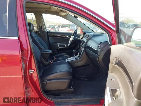 ✅ 2015 Chevrolet Captiva Sport LTZ • VIN: 3GNAL4EK8FS506066 • Lot: 41963941. Wystawiony na IAAI z przebiegiem 142 003 mil. Bezpłatny archiwum sprzedaży aukcyjnych z USA i szczegółowy raport historii pojazdu na DreamBid. Zdjęcie 5.