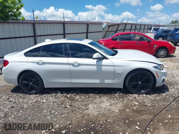 ✅ 2018 BMW 4 Series 430i xDrive • VIN: WBA4J3C5XJBL04818 • Lot: 42683902. Wystawiony na IAAI z przebiegiem 126 687 mil. Bezpłatny archiwum sprzedaży aukcyjnych z USA i szczegółowy raport historii pojazdu na DreamBid. Zdjęcie 13.